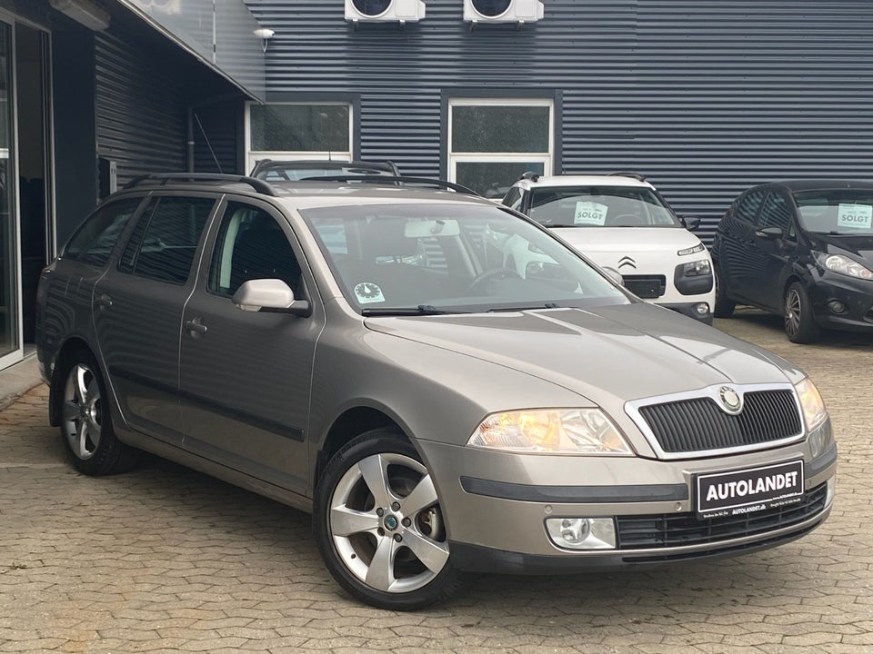 Skoda Octavia 2,0 TDi Elegance Combi 5d