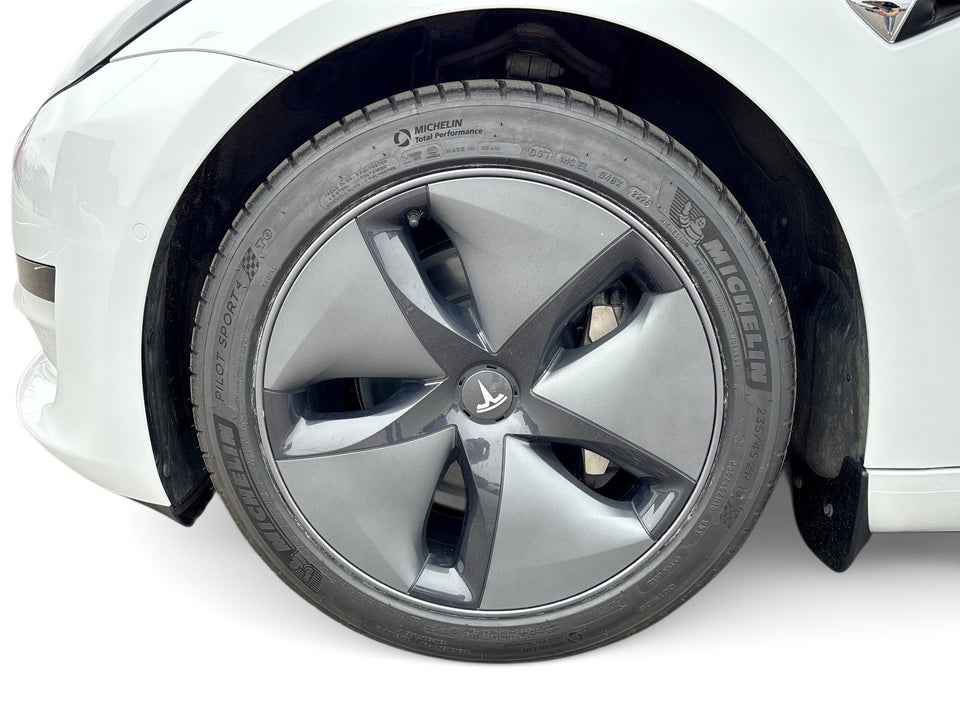 Tesla Model 3 Standard Range+ RWD 4d