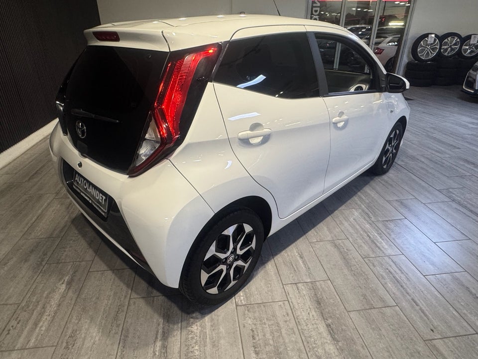 Toyota Aygo 1,0 VVT-i x-plore x-shift 5d