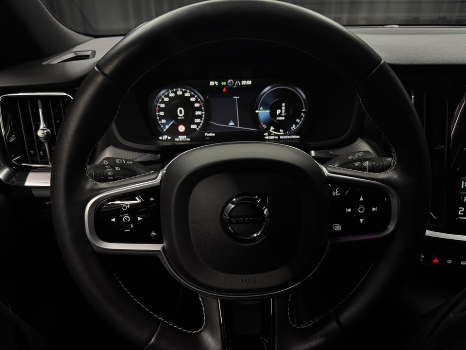 Volvo V60 2,0 T6 ReCharge R-Design aut. AWD 5d