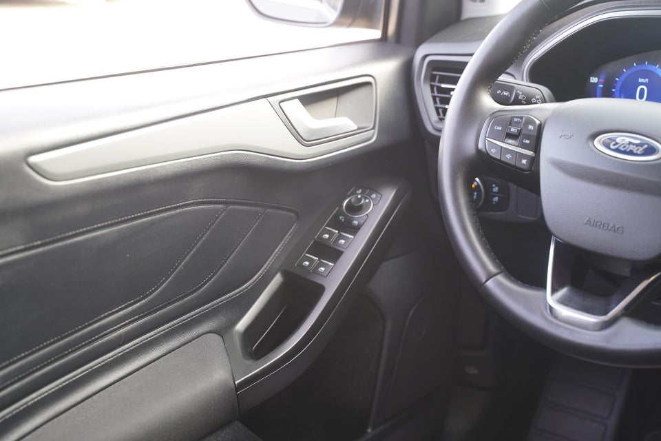 Ford Focus 1,0 EcoBoost mHEV Titanium X stc. 5d