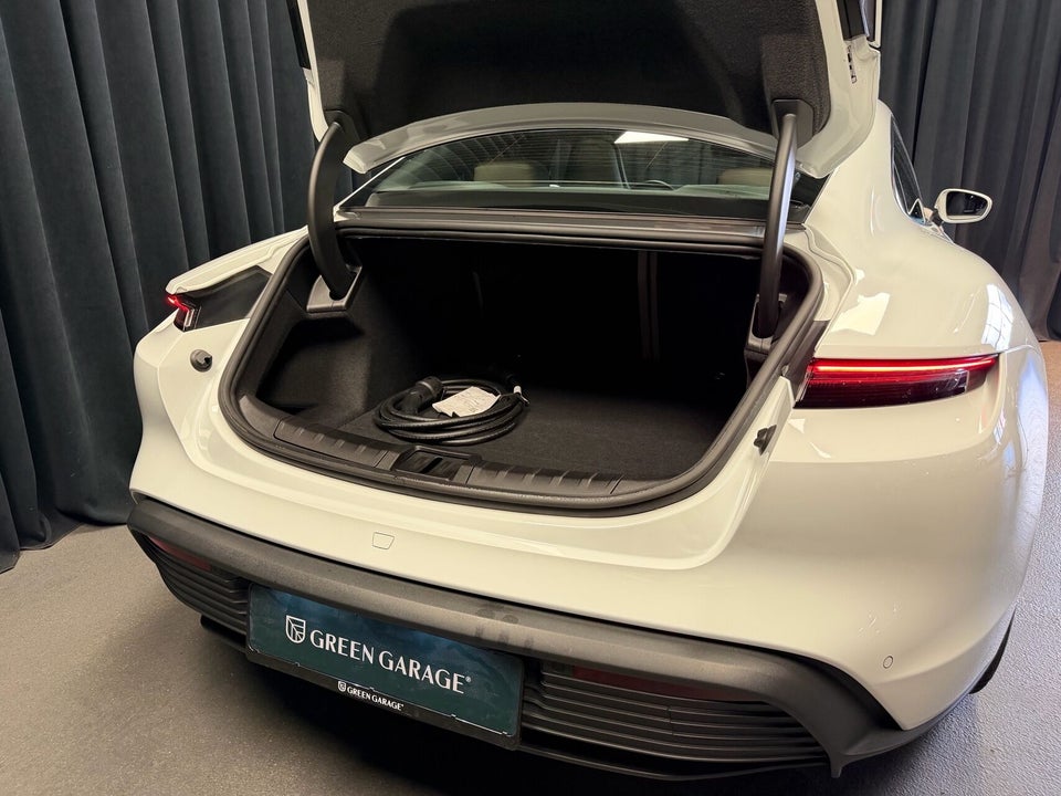 Porsche Taycan 4d