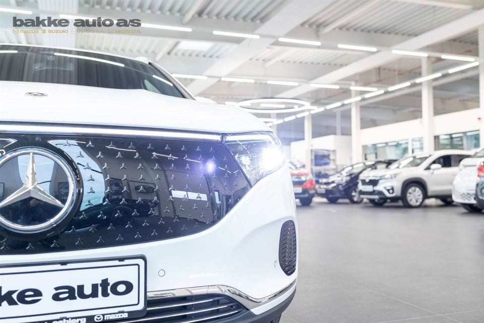 Mercedes EQA300 Progressive 4Matic 5d