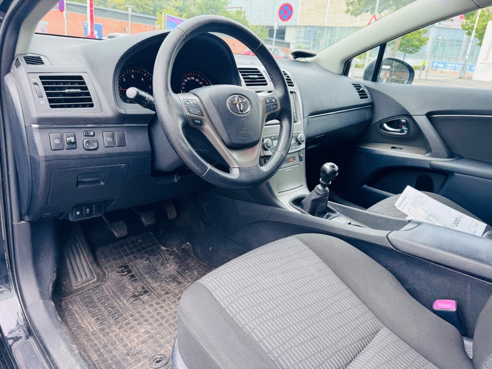 Toyota Avensis 2,0 D-4D T1 stc. 5d