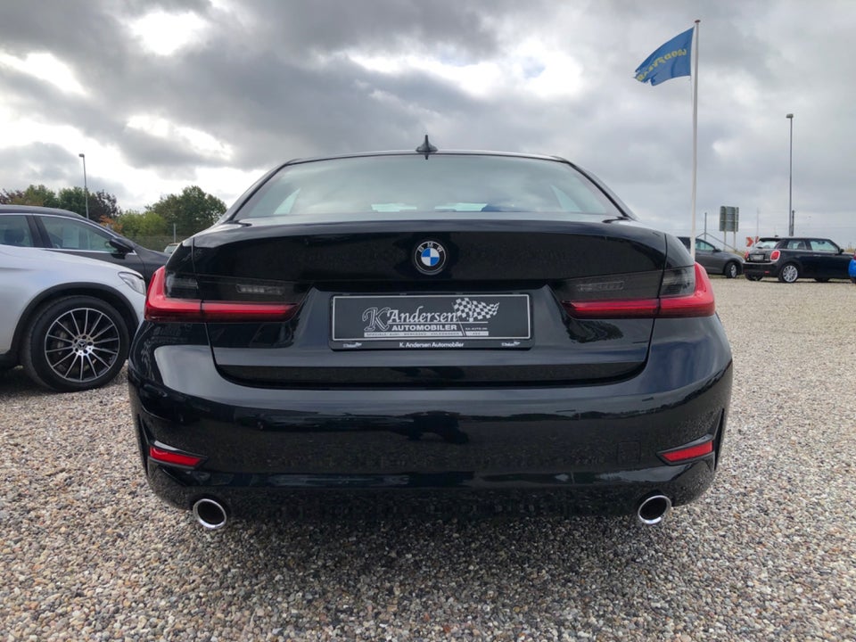 BMW 320i 2,0 Connected aut. 4d