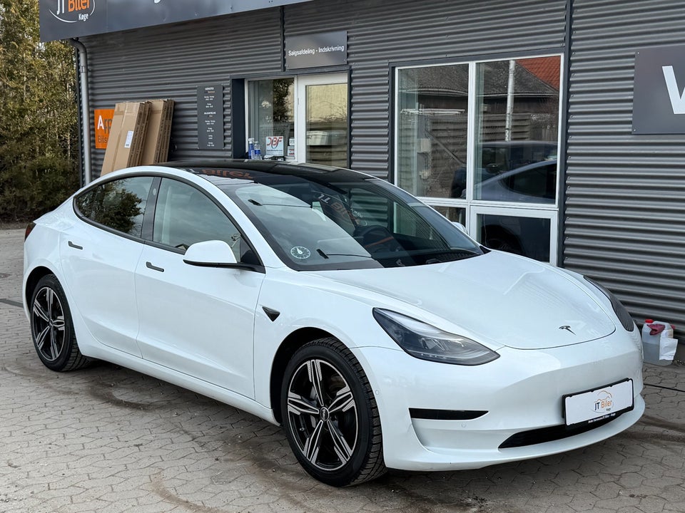 Tesla Model 3 Standard Range+ RWD 4d
