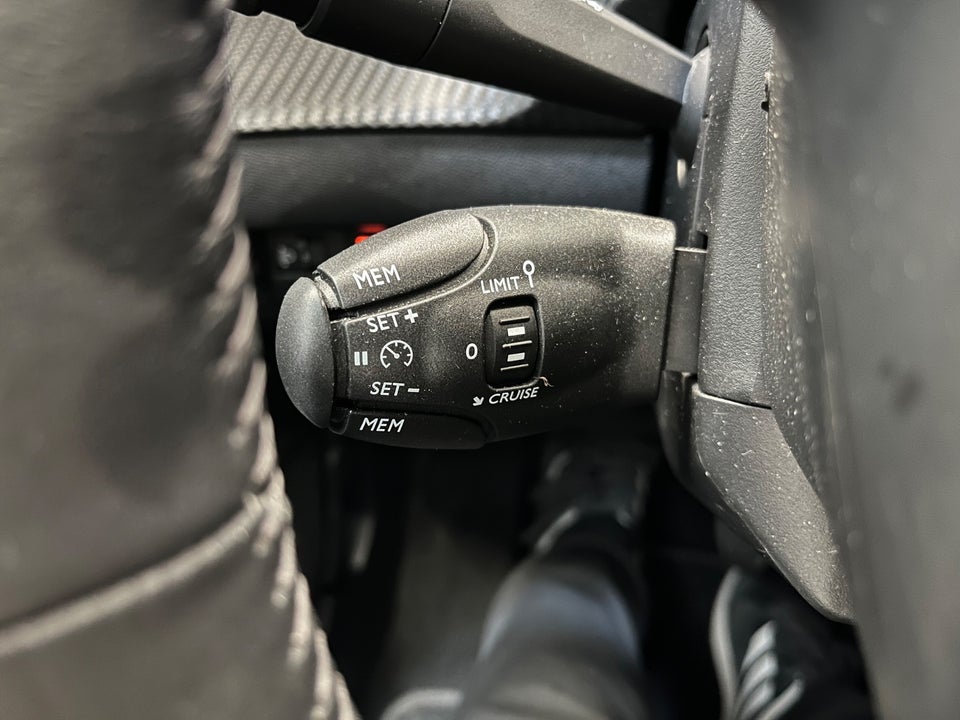 Peugeot 208 1,2 PureTech 100 Allure 5d