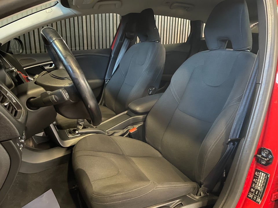 Volvo V40 1,6 D2 115 Kinetic 5d