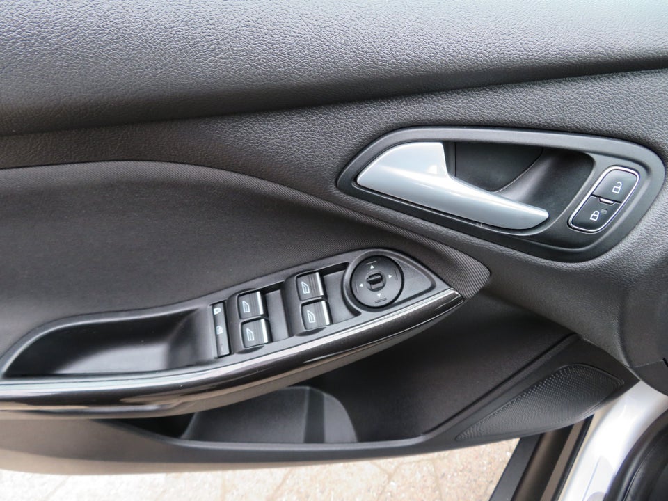 Ford Focus 1,0 SCTi 100 Titanium stc. 5d