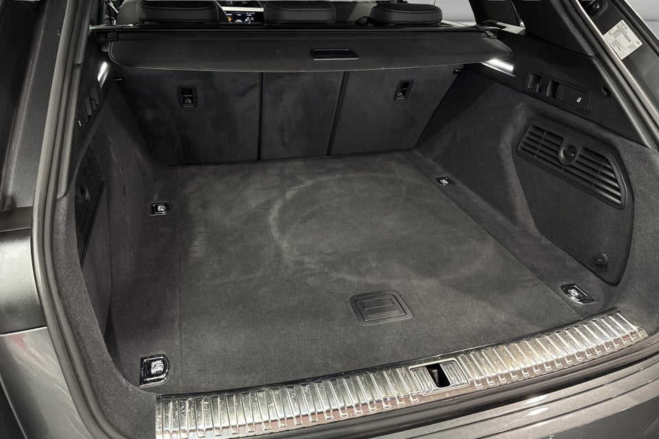 Audi Q8 e-tron 55 S-line quattro 5d