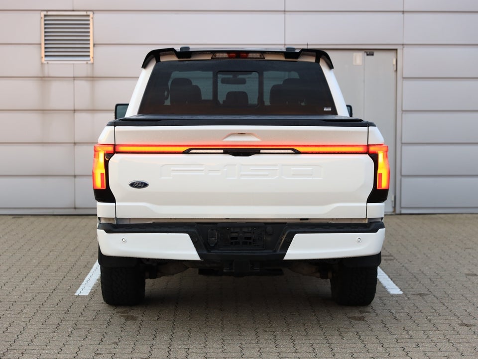 Ford F-150 Lightning Lariat Standard Range 4d