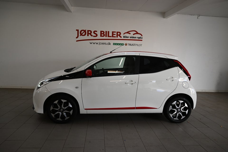 Toyota Aygo 1,0 VVT-i x-plore x-shift 5d