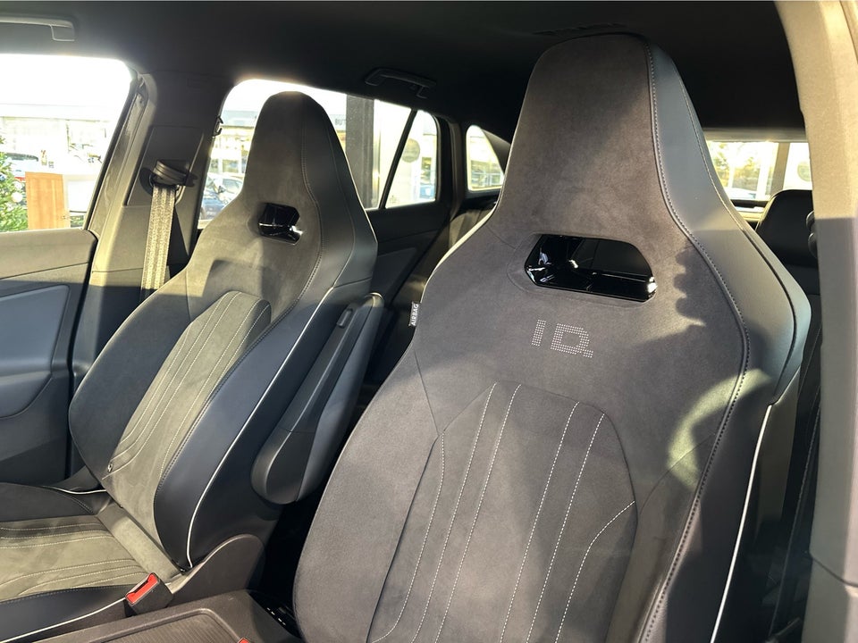 VW ID.4 77 Pro Performance Tech 5d