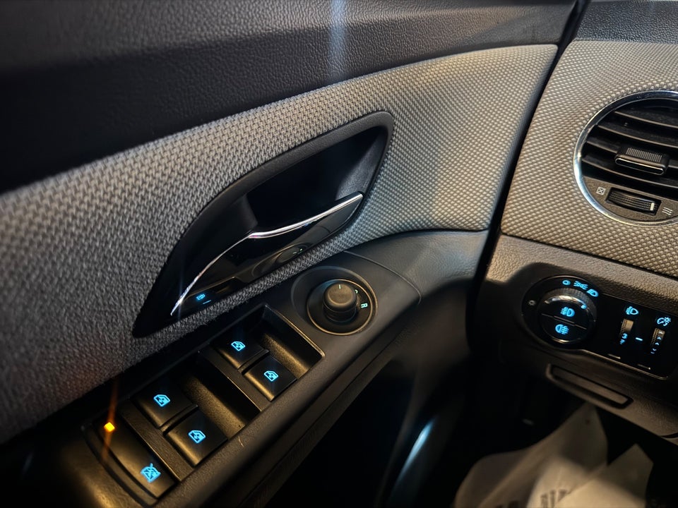 Chevrolet Cruze 1,8 LS 4d