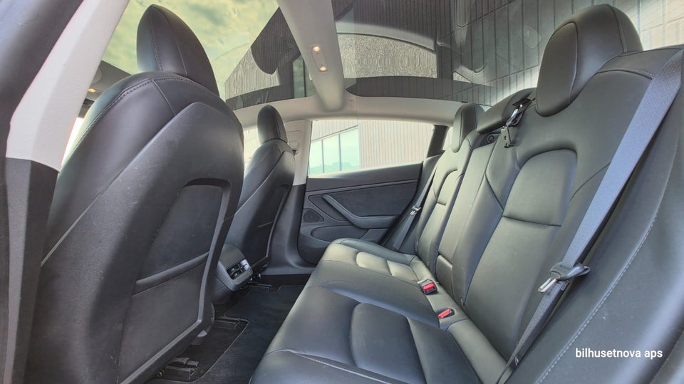 Tesla Model 3 Long Range AWD 4d