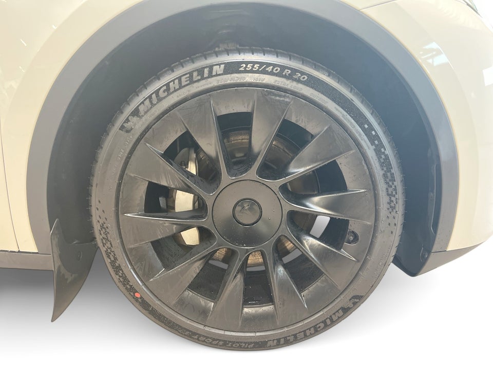 Tesla Model Y Long Range AWD 5d