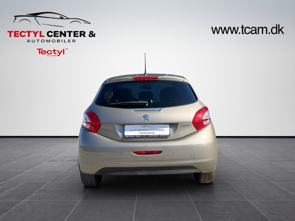 Peugeot 208 1,2 VTi Allure Sky 5d