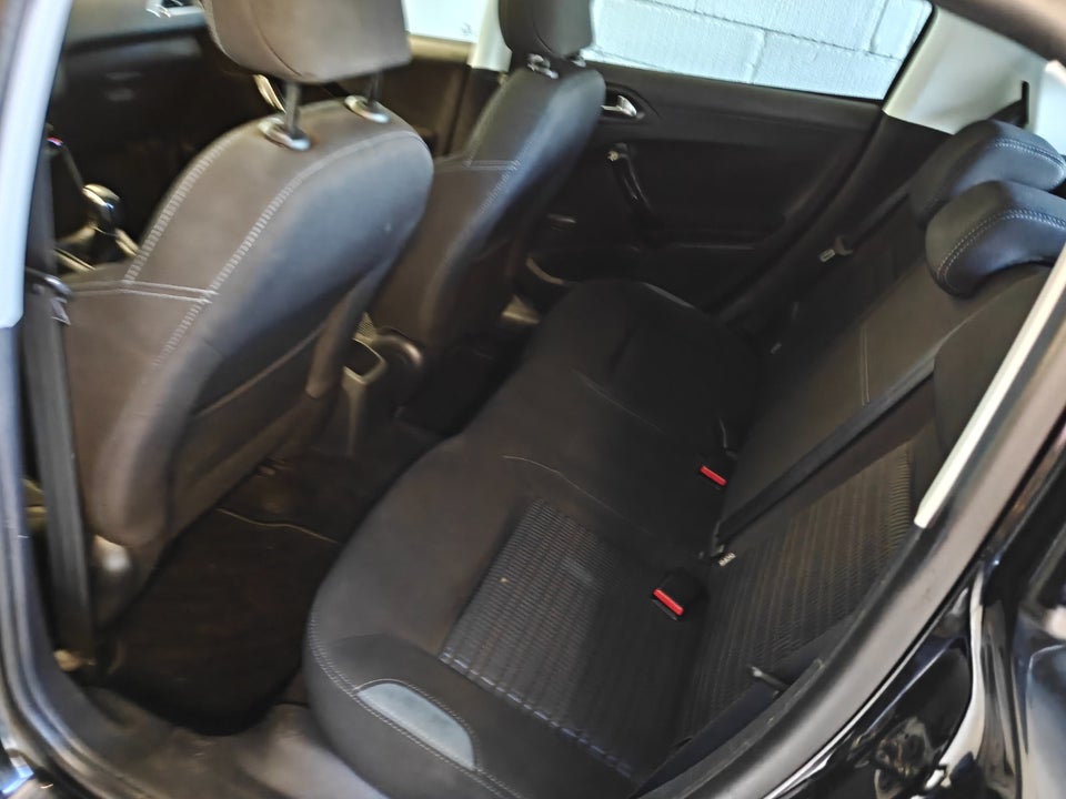 Peugeot 208 1,2 VTi 82 Allure 5d