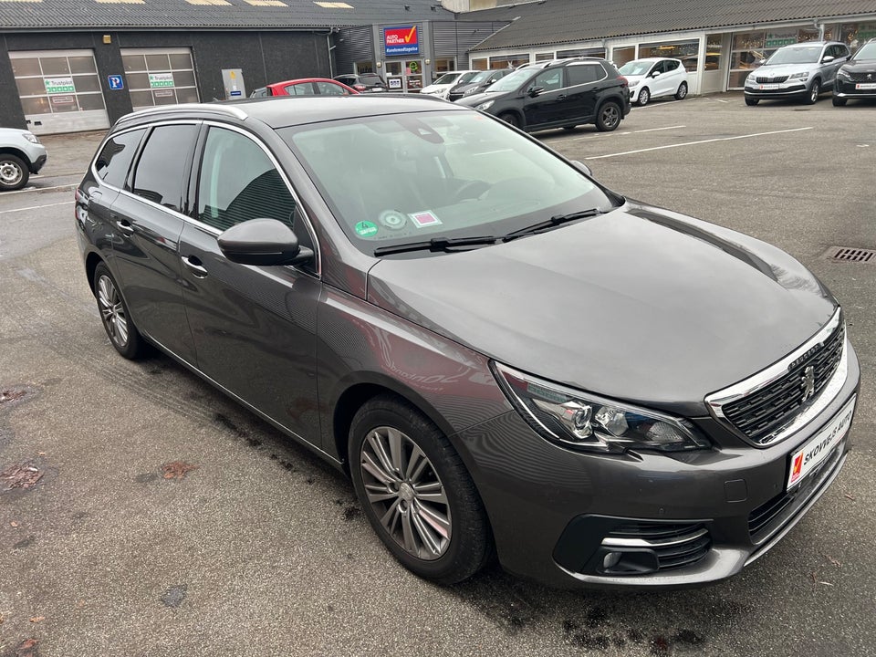 Peugeot 308 1,5 BlueHDi 130 Selection Sky SW 5d