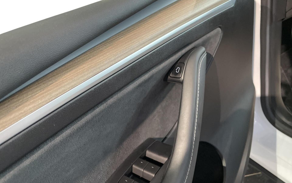 Tesla Model Y RWD 5d