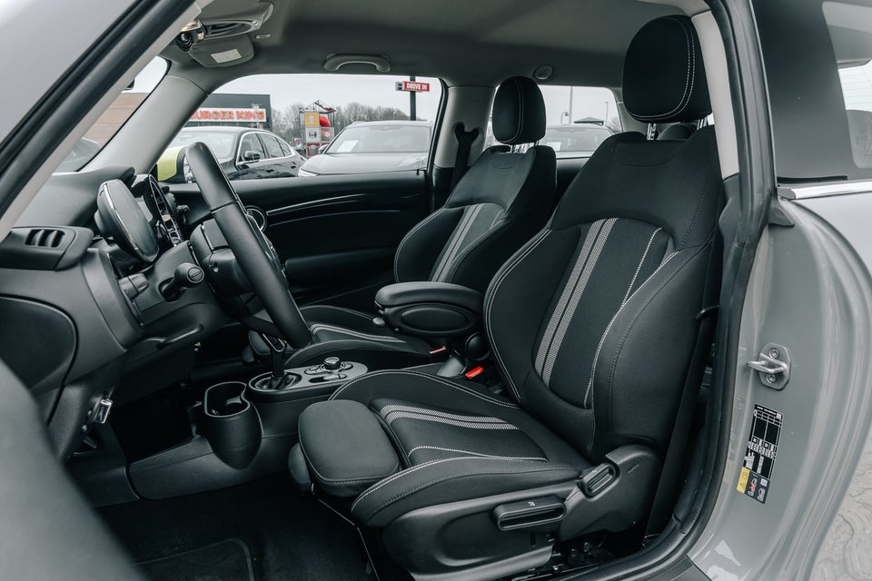 MINI Cooper SE Essential 3d