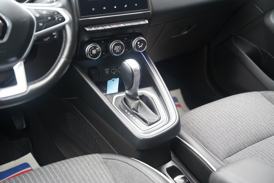 Renault Clio V 1,6 E-Tech Intens 5d