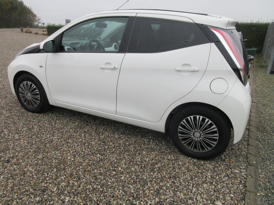 Toyota Aygo 1,0 VVT-i x-wave Sky 5d