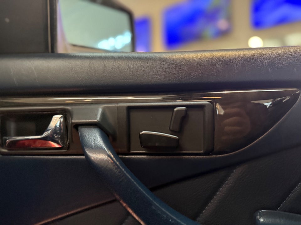 Mercedes 380 SEC 3,8 V8 2d