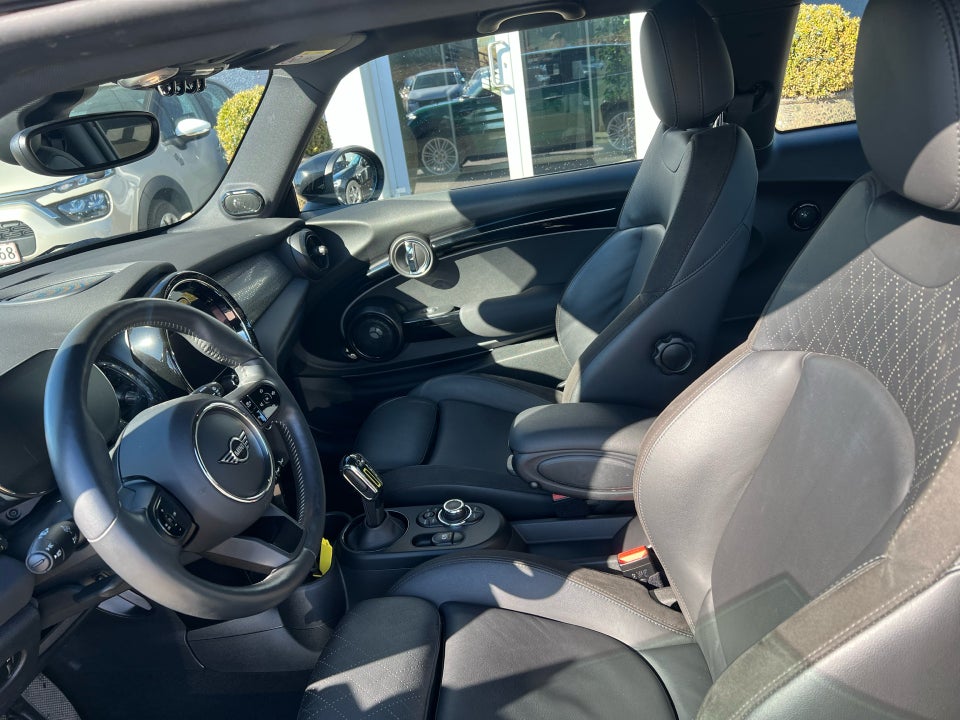 MINI Cooper SE Experience 3d