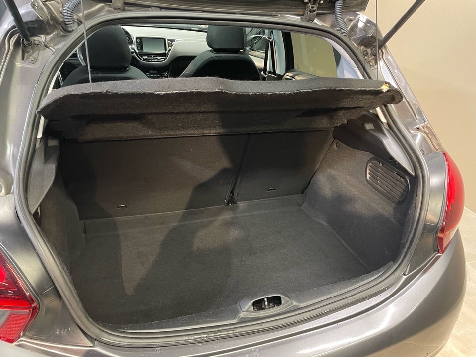 Peugeot 208 1,2 PureTech 110 Signatue Sky 5d