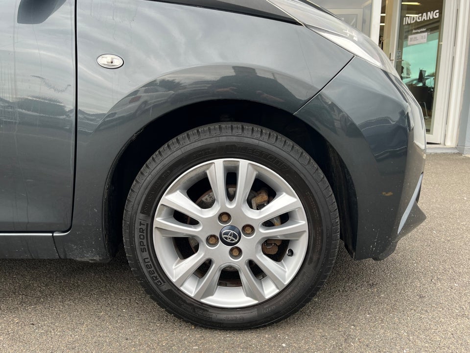 Toyota Aygo 1,0 VVT-i x-black II x-shift 5d