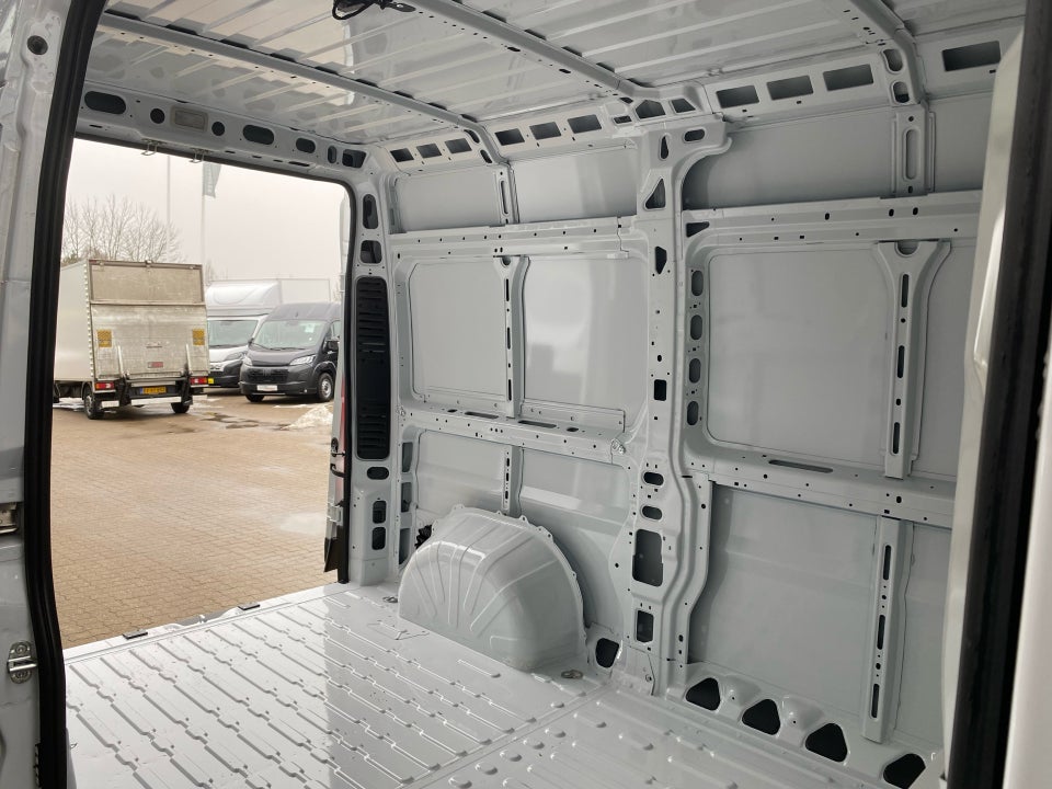 Fiat Ducato 35 Maxi 2,2 MJT 180 Kassevogn L2H2 Pro aut.