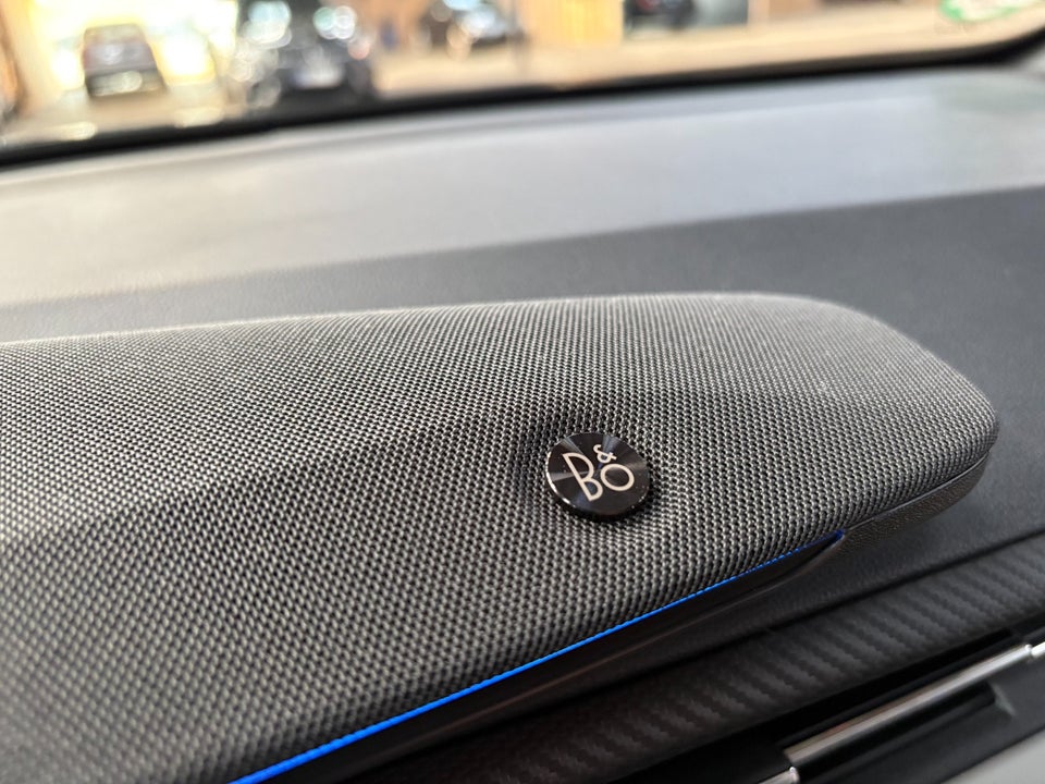 Ford Explorer 77 Premium Extended Range 5d