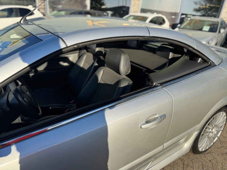 Opel Astra 2,0 Cosmo TwinTop 2d