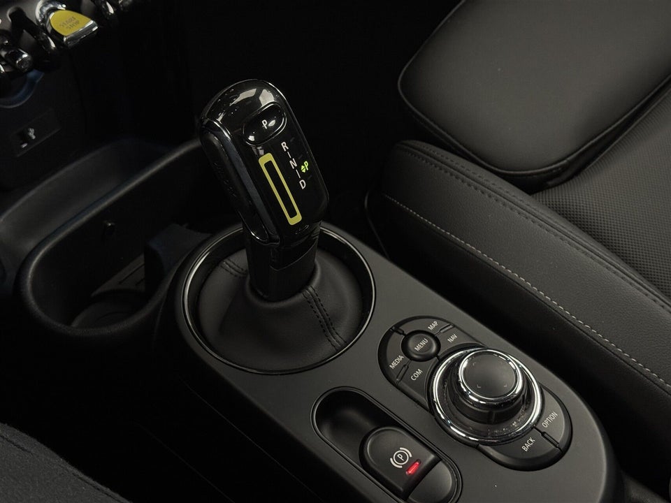 MINI Cooper SE Essential 3d