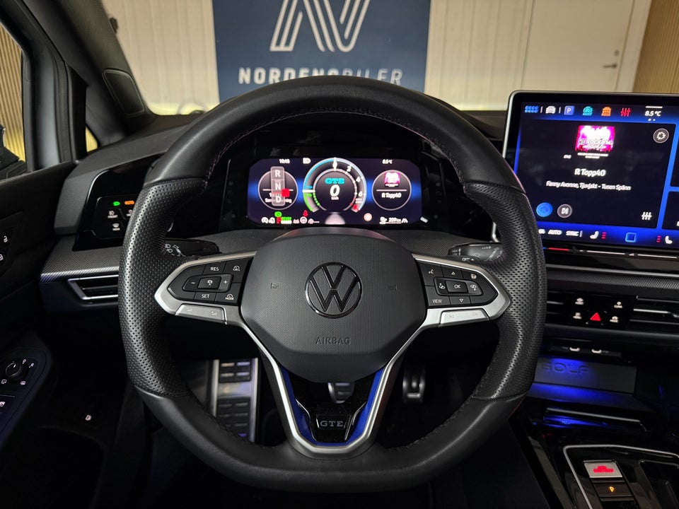 VW Golf VIII 1,5 GTE DSG 5d