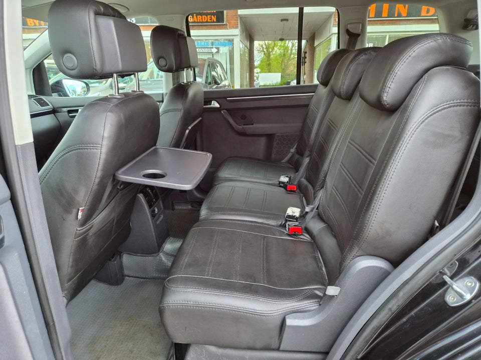 VW Touran 2,0 TDi 140 Comfortline DSG BMT 7prs 5d
