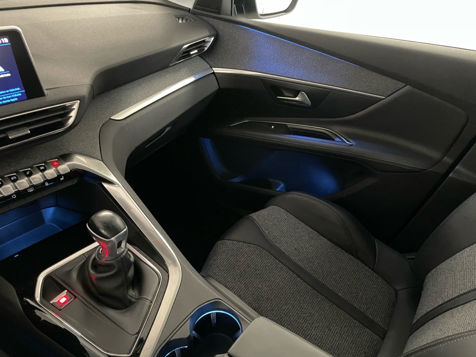 Peugeot 3008 1,2 e-THP 130 Allure 5d