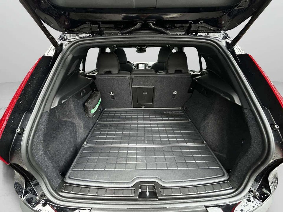 Volvo EX40 Extended Range Black Edition 5d