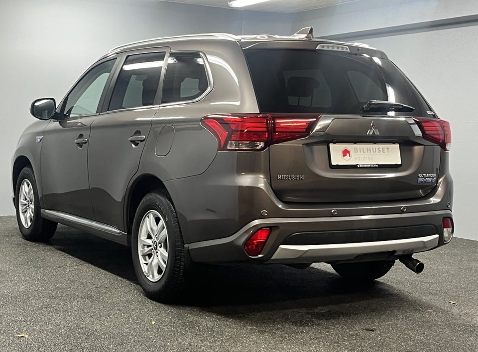 Mitsubishi Outlander 2,0 PHEV Instyle CVT 4WD 5d