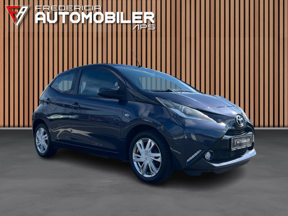 Toyota Aygo 1,0 VVT-i x-wave Sky 5d