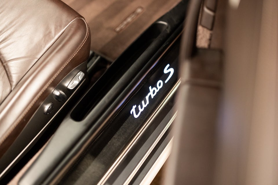 Porsche 911 Turbo S 3,8 Cabriolet PDK 2d