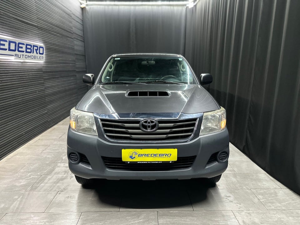 Toyota HiLux 2,5 D-4D 144 Db.Kab 4x4 T2 4d