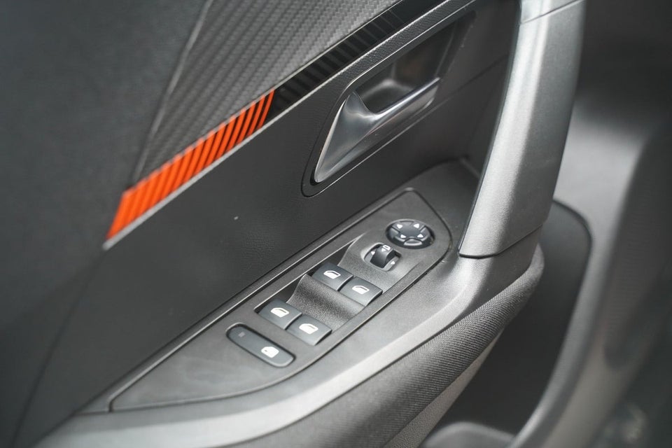 Peugeot 2008 1,2 PureTech 100 Active Pack 5d