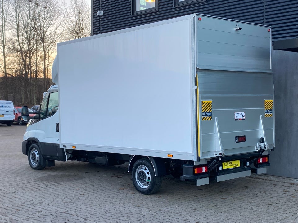 Iveco Daily 3,0 35S18 4100mm Box m/lift AG8