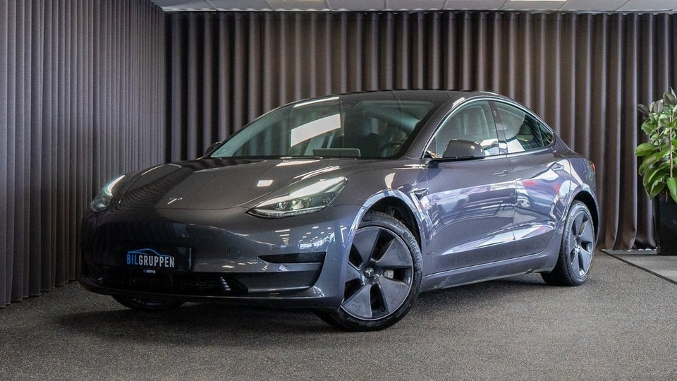 Tesla Model 3 Long Range AWD 4d