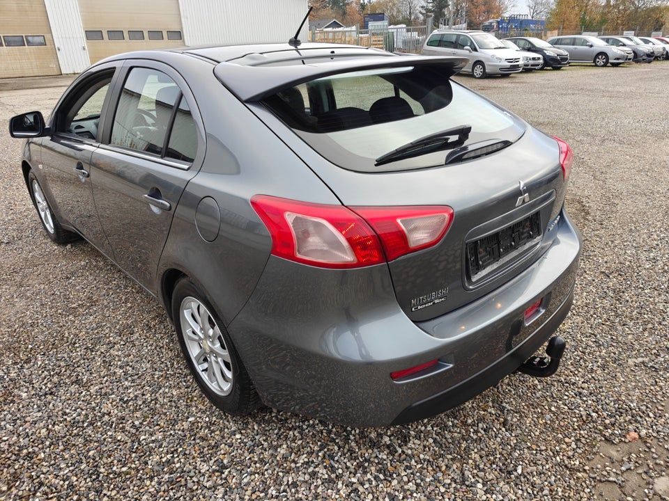 Mitsubishi Lancer 1,6 Invite SportBack 5d