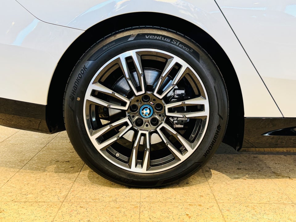 BMW i5 eDrive40 M-Sport 4d