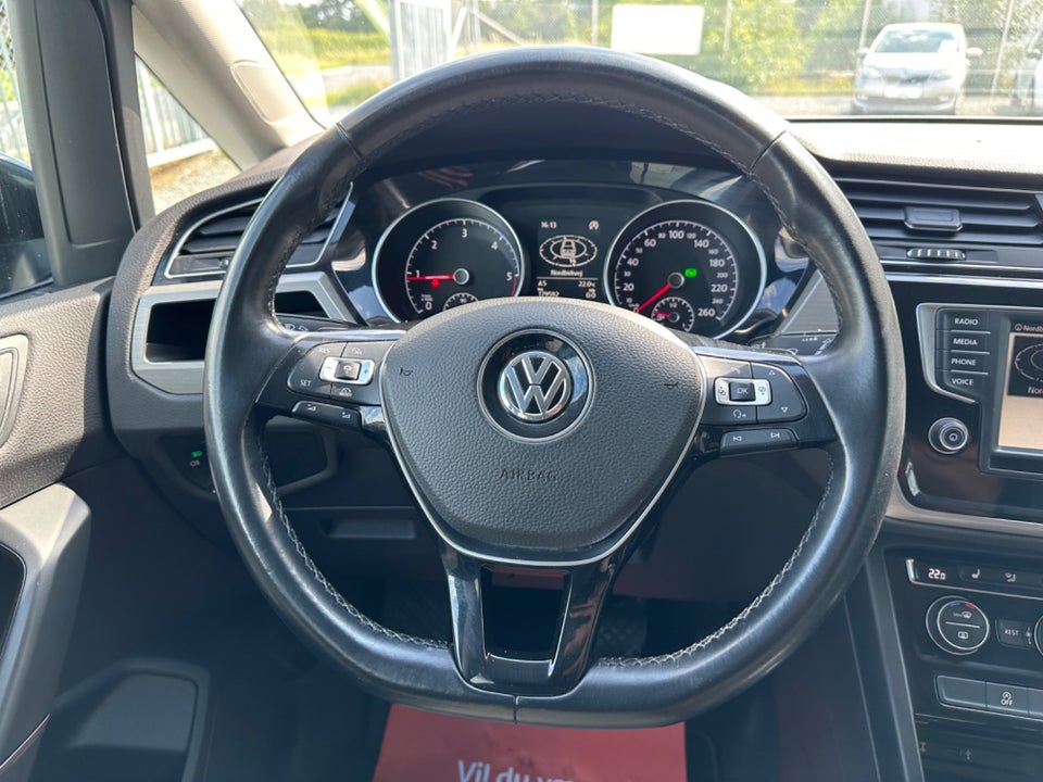 VW Touran 1,6 TDi 110 Highline DSG 5d