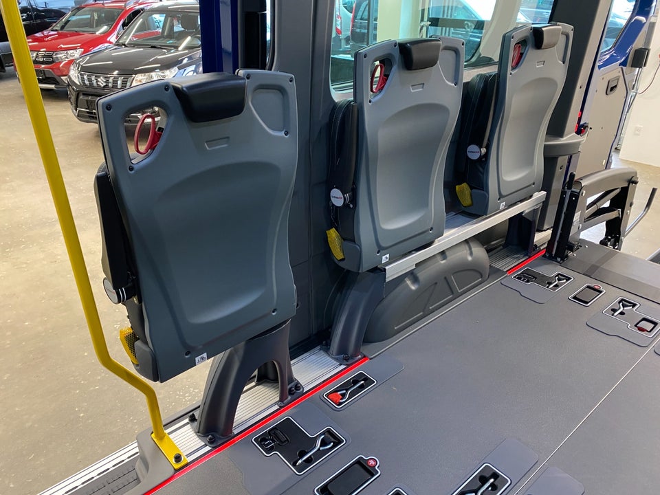 VW Crafter 35 2,0 TDi 140 Kombi aut.